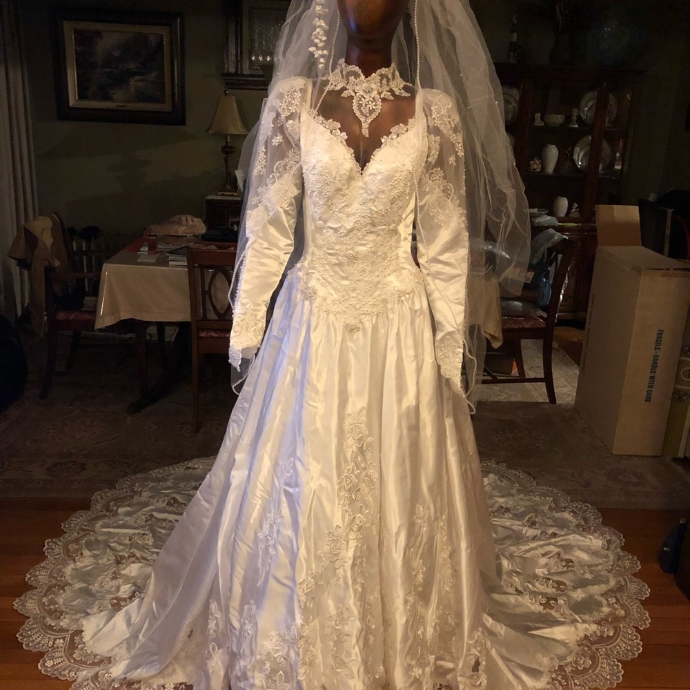 VINTAGE “PRINCESS” WEDDING DRESS SZ8